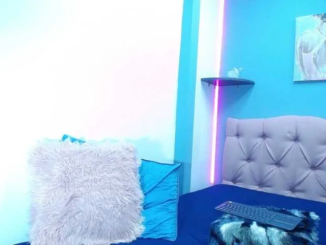Live sex webcam photo for Escarlata-J2 #242752236