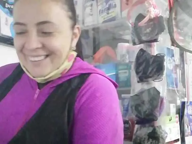 Live sex webcam photo for latinaamorosa #240971113