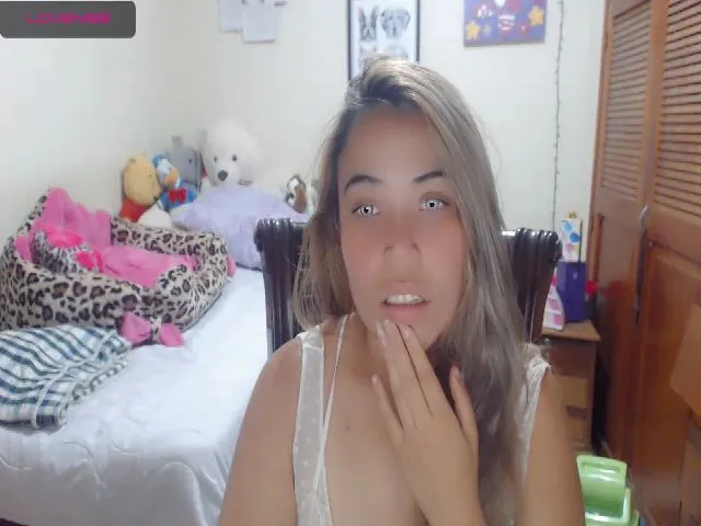 Live sex webcam photo for Meganhill_ #265076235