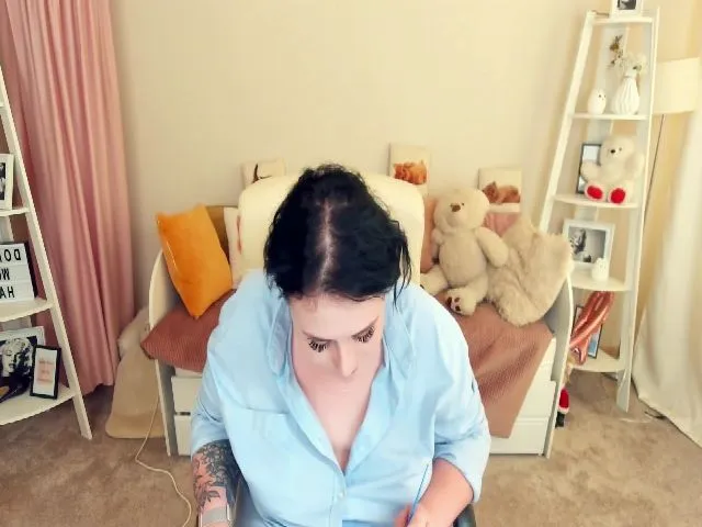 Live sex webcam photo for SerahMirabeli #263675411