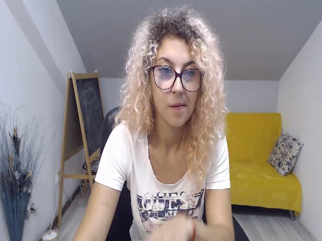 Live sex webcam photo for CurlyBella #258451043