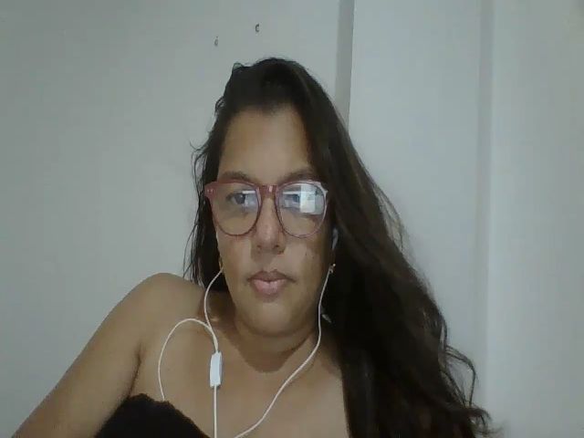 Live sex webcam photo for SweetLola01 #255236218