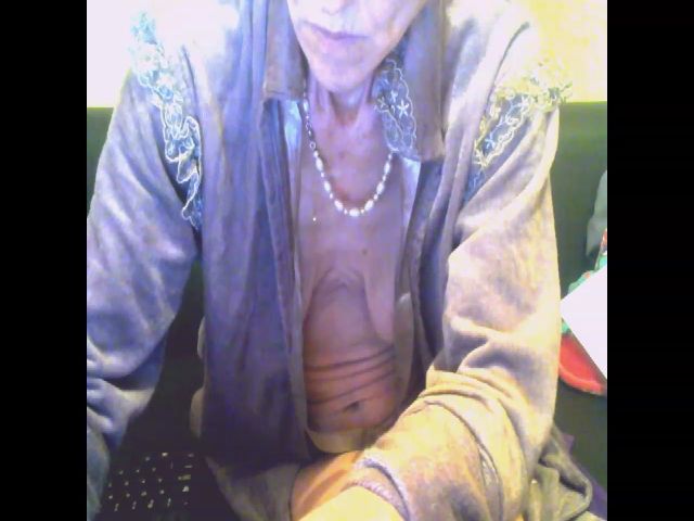 Live sex webcam photo for Sexygeny #253598370