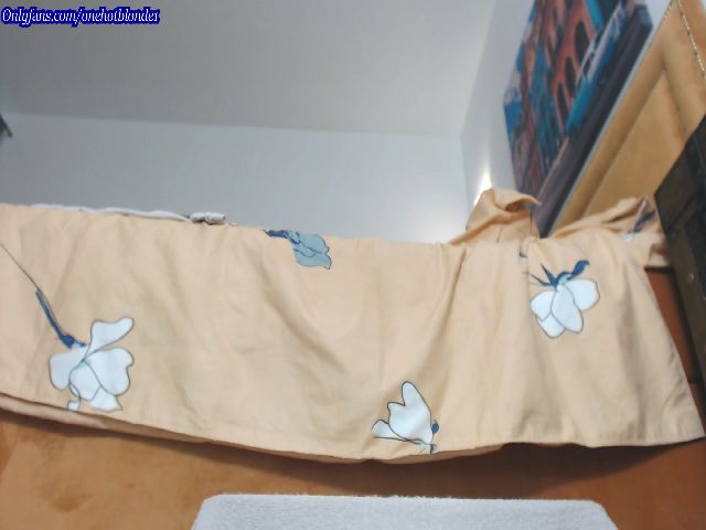 Live sex webcam photo for Wildblondhome #259142539