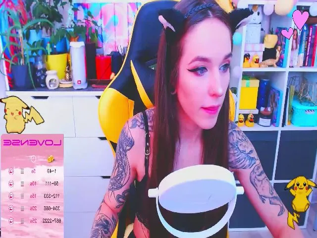 Live sex webcam photo for JinjerMoon #260577931