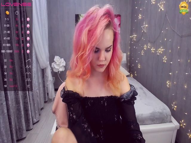 Live sex webcam photo for KerryBlair #265443206