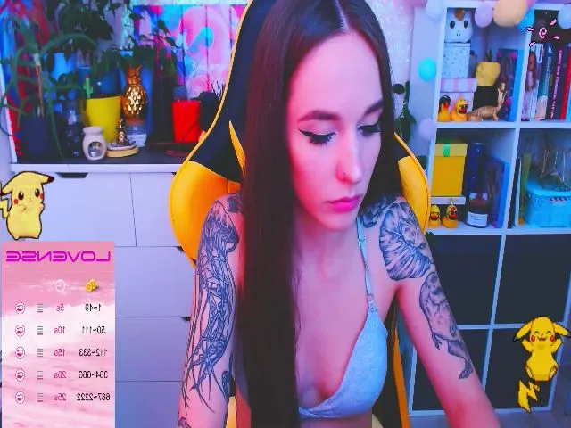 Live sex webcam photo for JinjerMoon #259924626