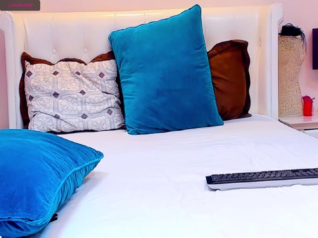 Live sex webcam photo for GiannaEllis #253750013