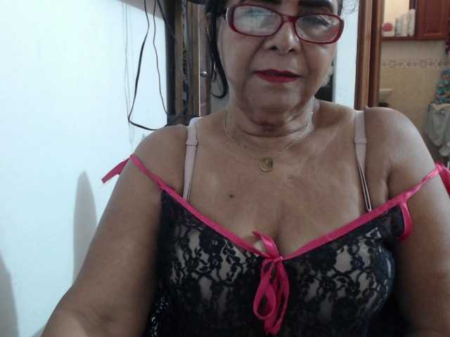 Live sex webcam photo for superMILF42 #249380377