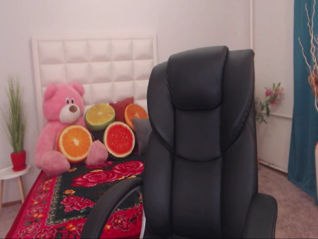 Live sex webcam photo for IrisNichols #256093956