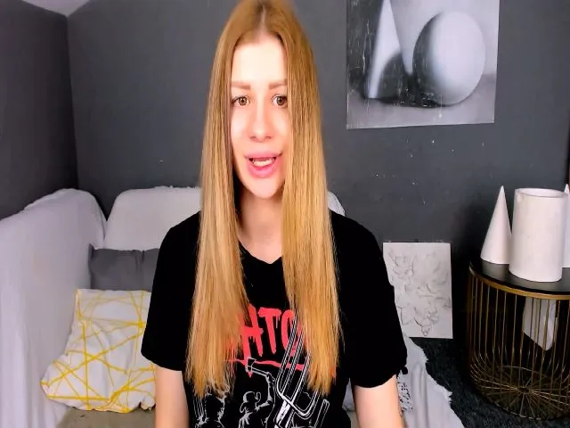 Live sex webcam photo for JuicyHelenX #258817663