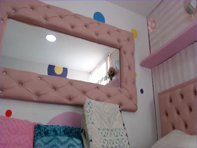 Live sex webcam photo for LorennaHdez #260609651