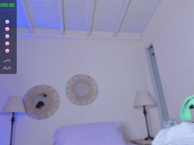 Live sex webcam photo for Hairygirl-18 #246473679