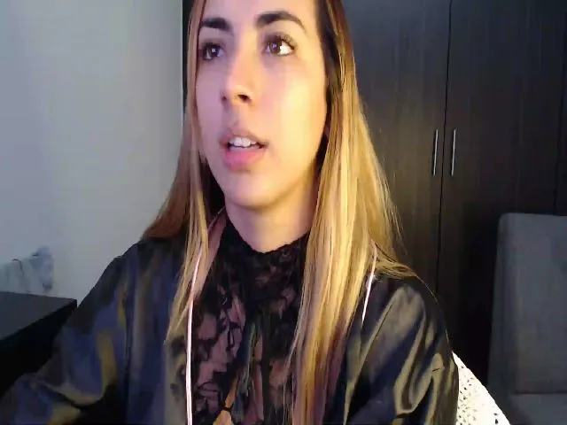 Live sex webcam photo for April_dew #254182372