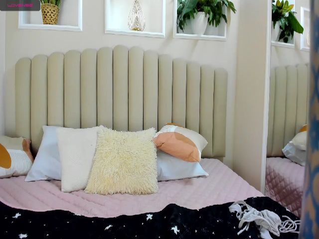 Live sex webcam photo for Lindsay_sexy #263901401