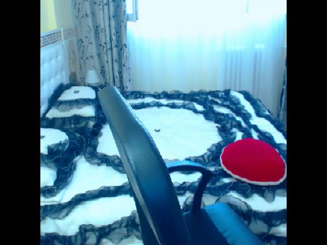 Live sex webcam photo for SonyaHotMilf #255059373