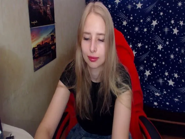 Live sex webcam photo for JessyGinger #256203672
