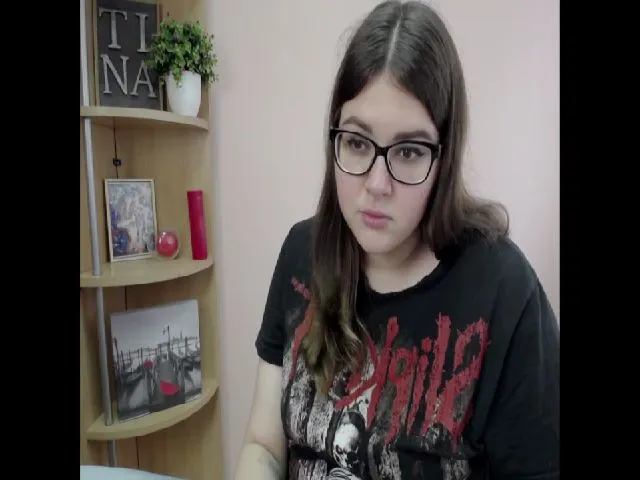 Live sex webcam photo for SweetyTinna #255855726
