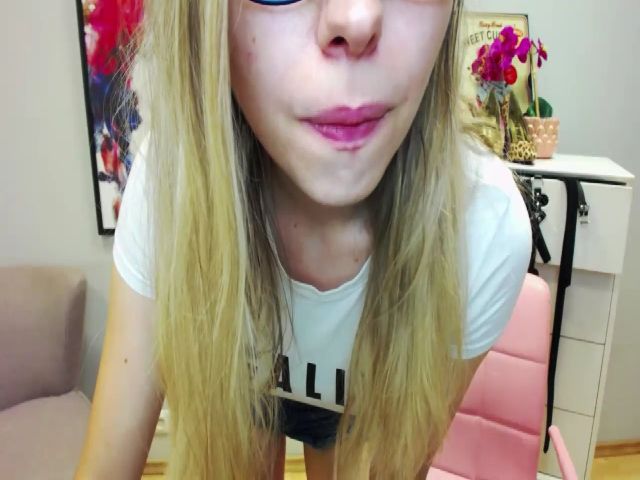 Live sex webcam photo for HeidiFLOWER #253019265