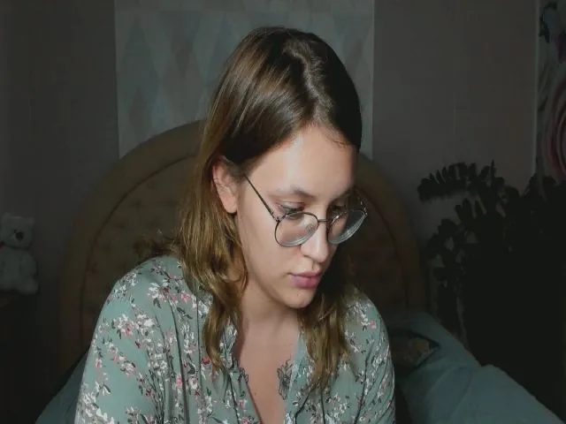 Live sex webcam photo for CuteMonica_ #255687336