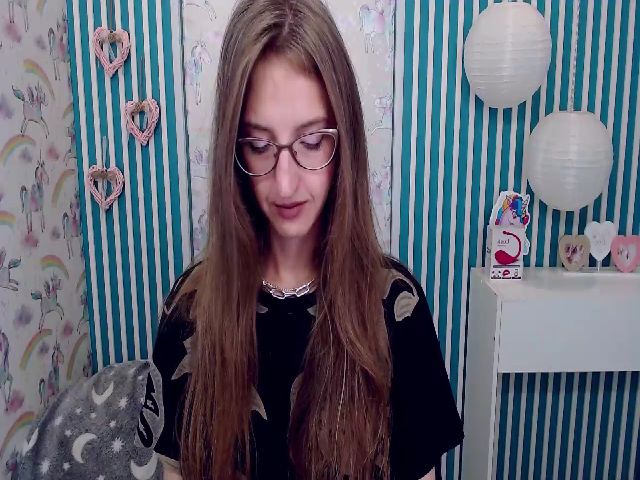 Live sex webcam photo for JennyLovelyS #265403413