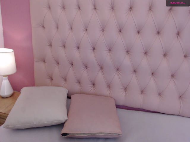 Live sex webcam photo for Keyra_R #264396022