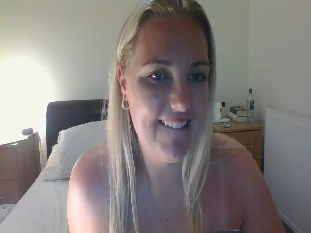 Live sex webcam photo for JessyLou #255464503