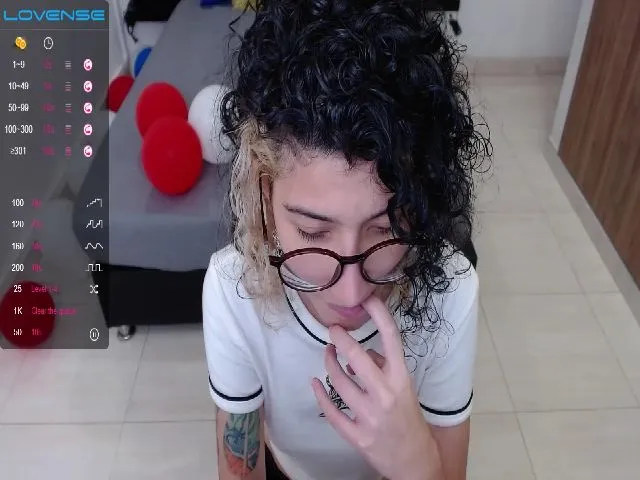 Live sex webcam photo for Myzore #263413632