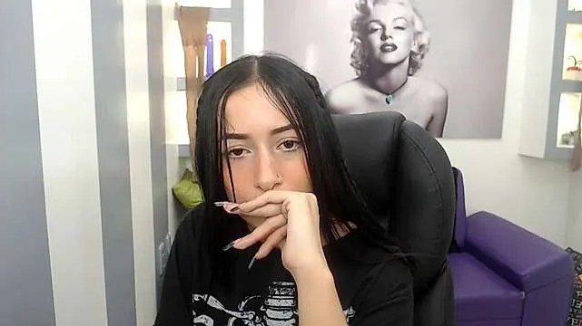 Live sex webcam photo for AnnaKz #244680852