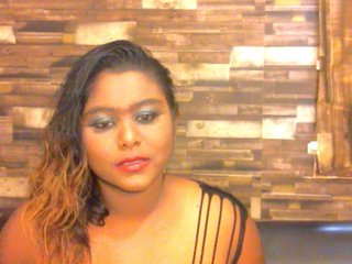 Live sex webcam photo for Indiandiva96 #240497547