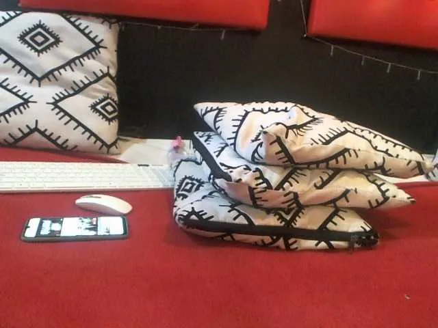 Live sex webcam photo for DIRTYHOT-LUCY #241659252