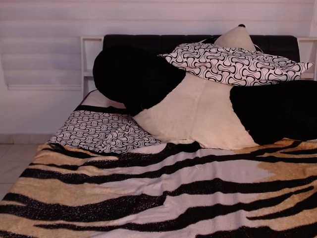 Live sex webcam photo for Evelyn-EE #251953764