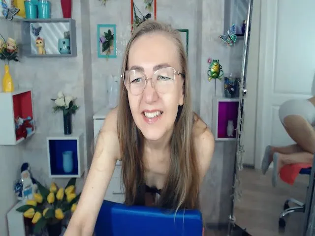 Live sex webcam photo for Greybunny #258509143