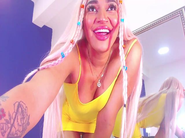 Live sex webcam photo for Scarlett_1801 #252661083