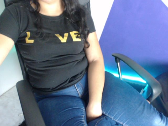 Live sex webcam photo for sophiie_fox #253908032