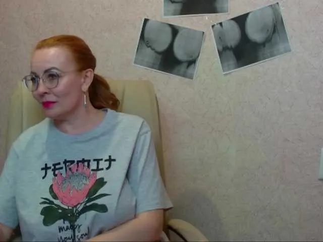 Live sex webcam photo for IvettaShine #241313110