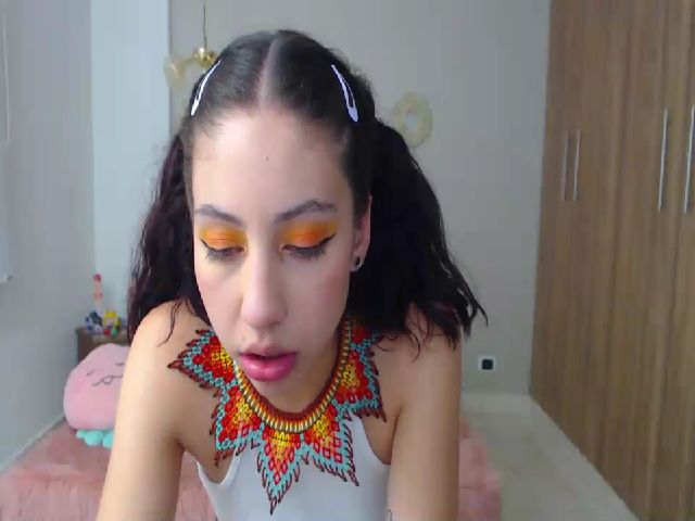 Live sex webcam photo for Emily_evans18 #256146797