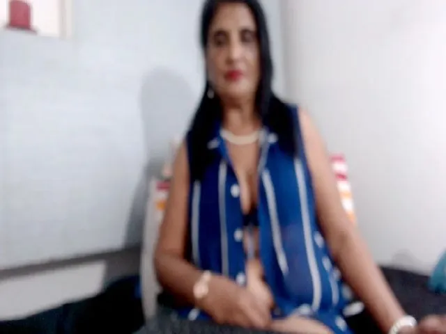 Live sex webcam photo for Indianmilf58 #265222683