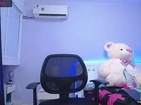 Live sex webcam photo for ALICE27 #252054580