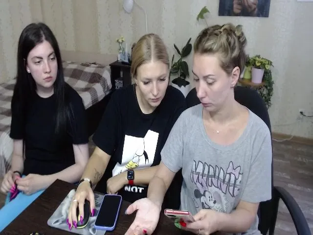 Live sex webcam photo for Emi_lywild #256277642
