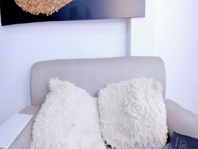 Live sex webcam photo for Roseann__ #263816174