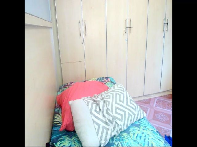 Live sex webcam photo for Indiandiva96 #264894321