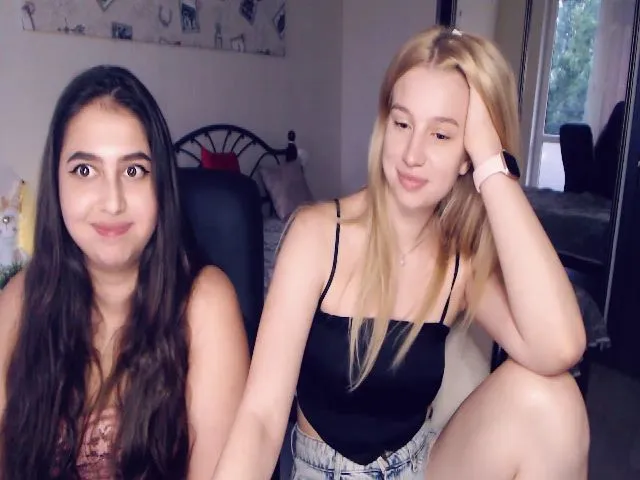 Live sex webcam photo for KimSnakee #260090941