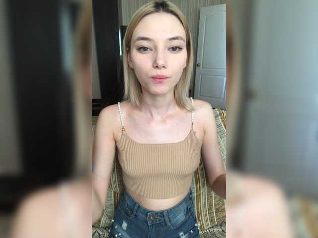 Live sex webcam photo for Sweetgirl-11 #241386425