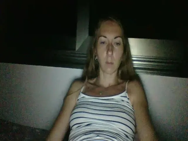 Live sex webcam photo for CheelyWilly #255441331