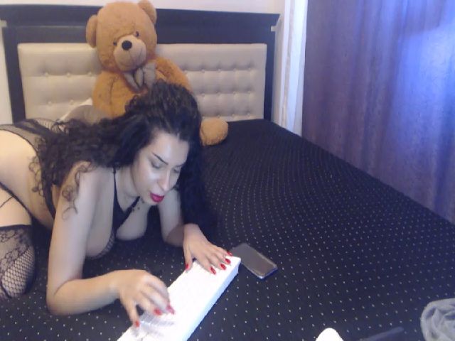 Live sex webcam photo for QueenMalika #254775143