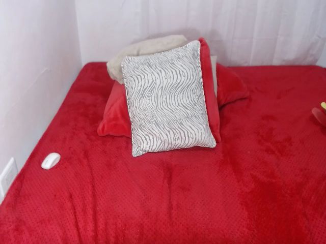 Live sex webcam photo for CamiLatinAss #256288607