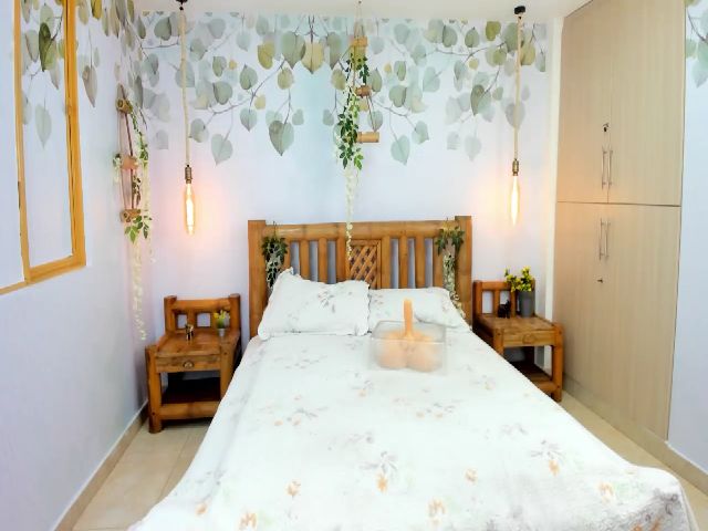 Live sex webcam photo for Prettypervyyx #262532204