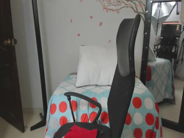 Live sex webcam photo for Angel_grey_ #264478890