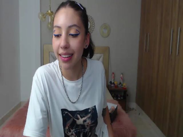 Live sex webcam photo for Emily_evans18 #252689504